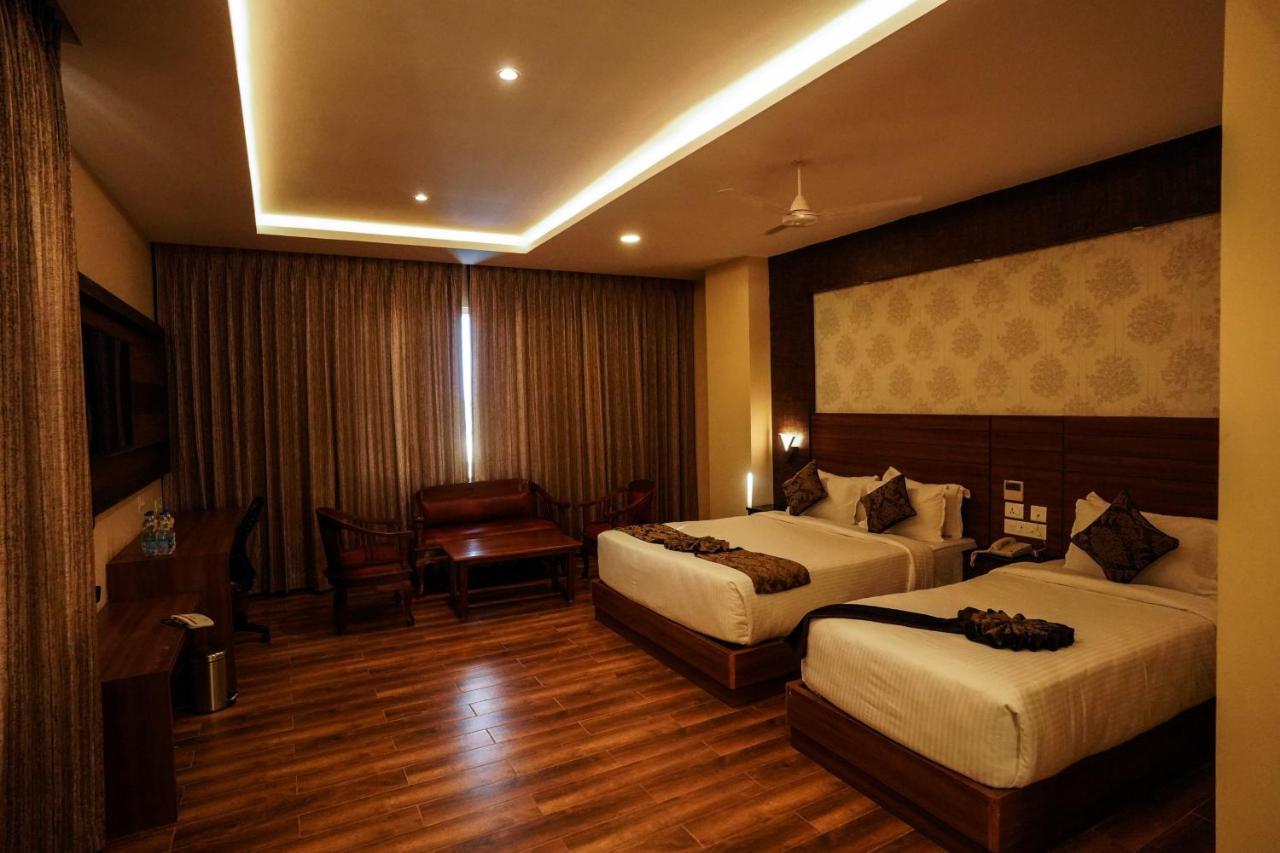 V Five Hotel Singapperumalkovil Dış mekan fotoğraf