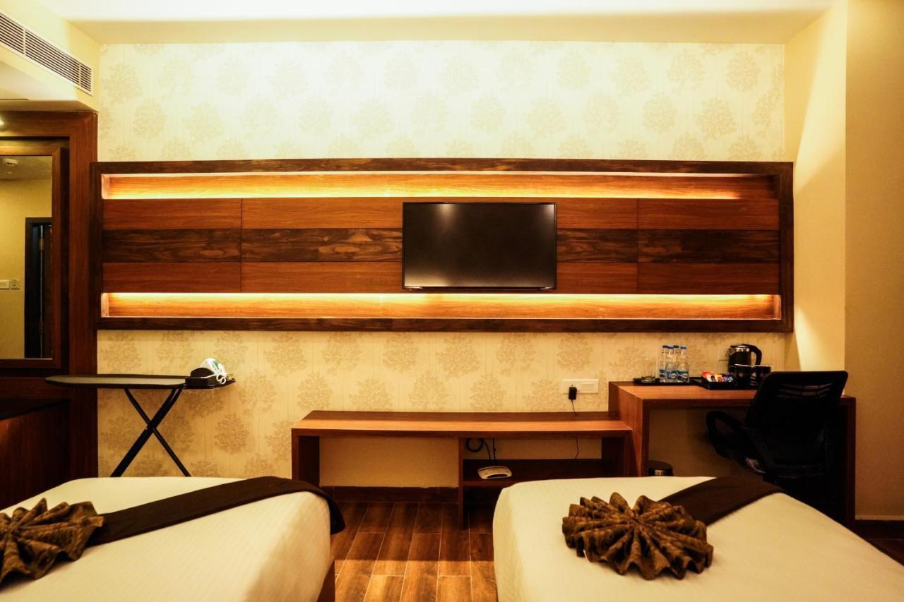 V Five Hotel Singapperumalkovil Dış mekan fotoğraf